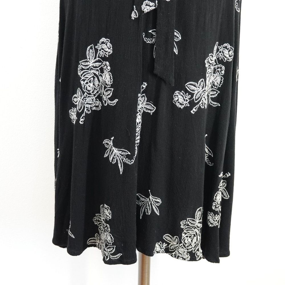 Mod Ref Meredith Floral Embroidered Dress Black and White Size S - Picture 11 of 16